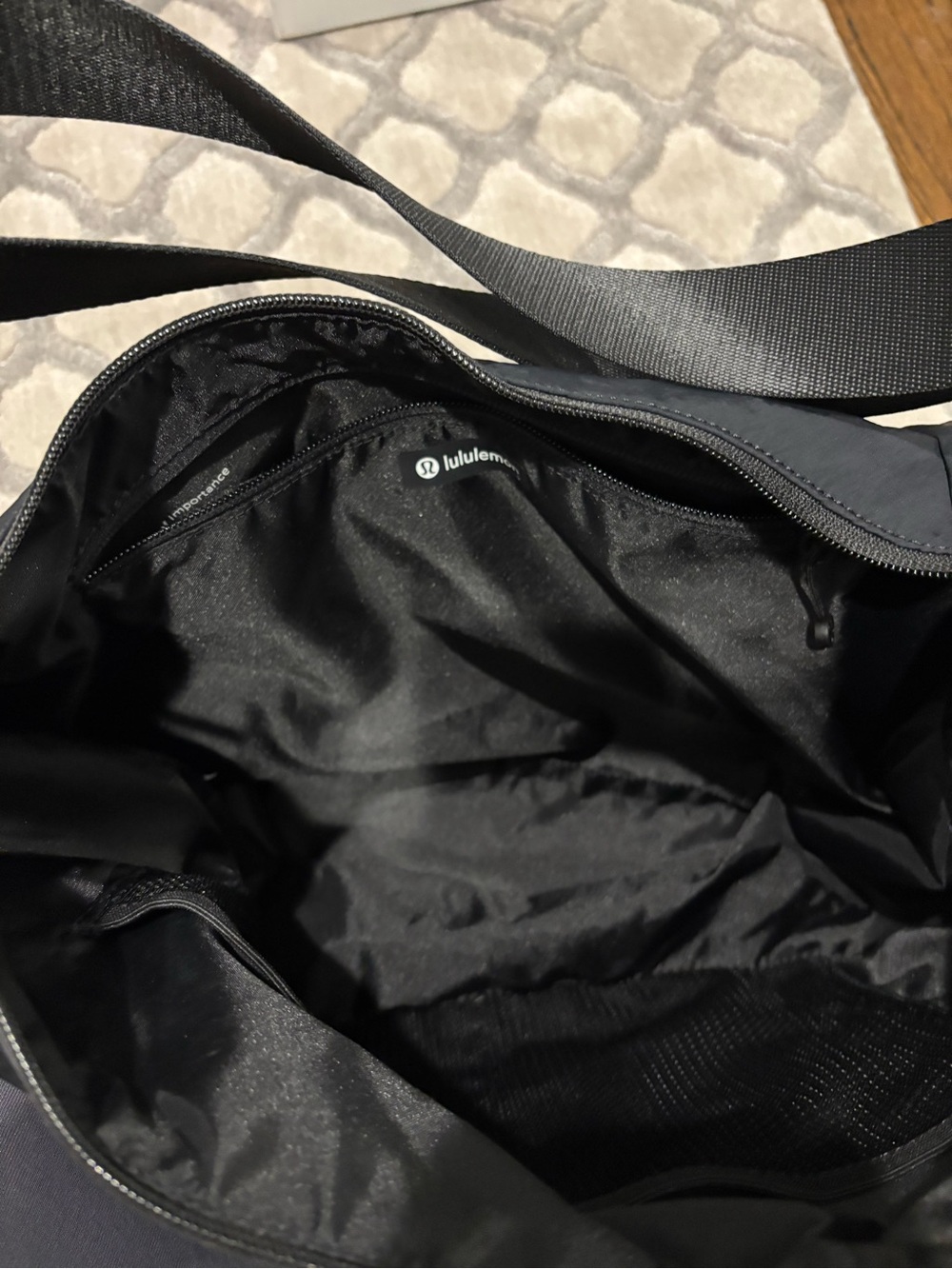lululemon large Black Crossbody Shoulder Bag - Picture 4 of 4